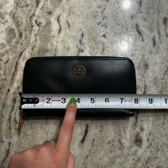 Tory Burch Robinson zipper wallet - Picture 5 of 8
